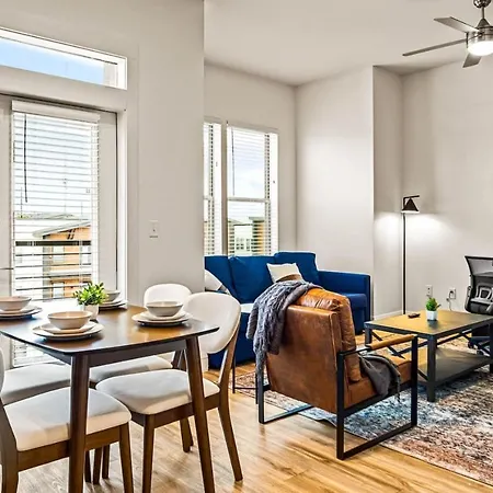 Luxurious New Unit 1Bd1Ba Pool Golf Sim Apartment